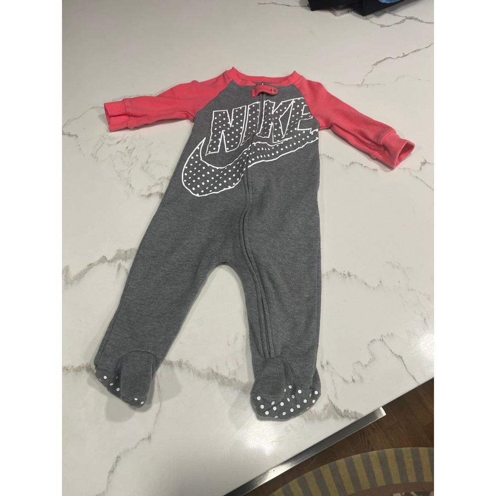 Nike Futura Footed‎ Sleep & Play One Piece Pajamas Color: Gray Size: 6 months